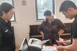 前绿洲主唱回怼维拉球迷：想得英超冠军洗洗睡吧，格10赢得了一切